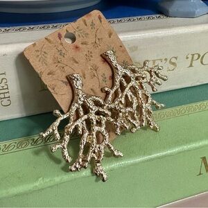 NWT Beach Coral Stud Earrings